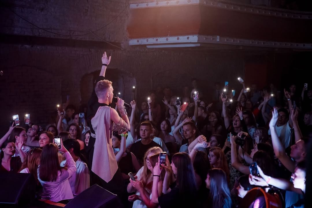 Вже дуже сумую за вами 💔
В якому місті чекаєте? 😍
📸 @igor_viery
💃🏼 @genius_artspace
@genius_art_academy