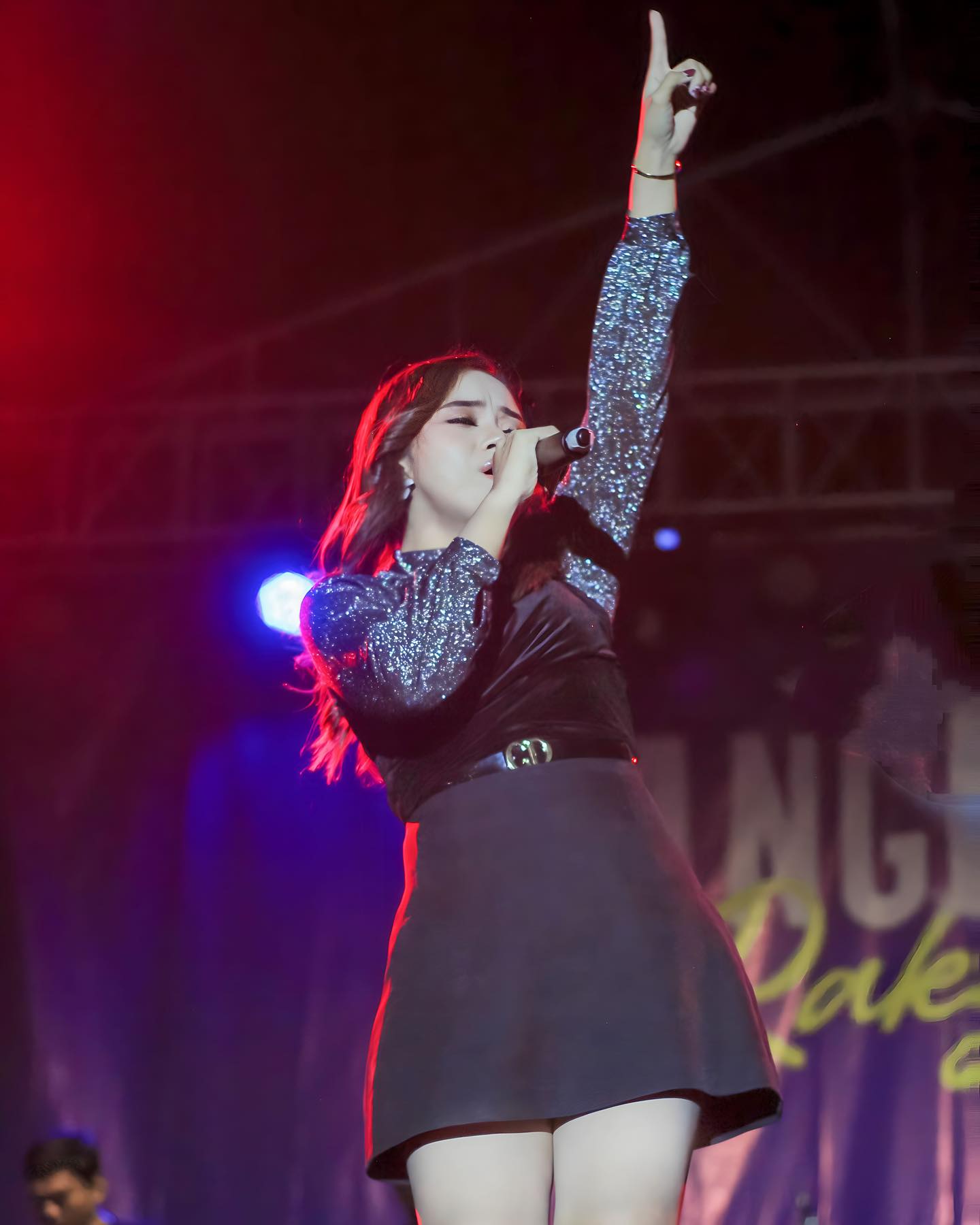 Kemarin bersama @panggungrakyatrtv @langitrtv seruu Abiiezzzzt 🔥
.
.
#panggungrakyatrtv #rtv #wandabaito #singer #vocalist