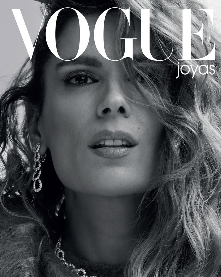 Portada III
Una fantasía este trabajo para @voguemexico
EQUIPAZO!!!!!!
Que alegría compartir esta nueva portada de @voguemexico para Octubre con tod@s vosotr@s!!!
Sueńo de equipo!!!!!
Fotografo @alexilubomirski
Realización @celiaazoulay
Entrevista @maria.villarrealgon
Makeup @genevieveherr
Hair @braydon_nelson
Skincare @oceanbymarsaura
#viviresincreible