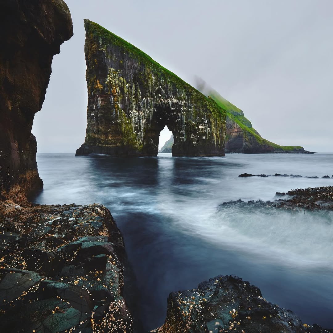 Beautiful things don’t ask for attention.
.
.
.
#stopgrindadrap #faroeislandslandscape #faroeislandsnature #färöerinseln #visualsofearth #earthfocus #outdoor #createexplore #bestintravel #exploreandedit #visitfaroeislands #faroeislandshiking #dronemporers #dronereel #electic_shotz #moodygrams #reeloftheday #dronestagram #droneshots