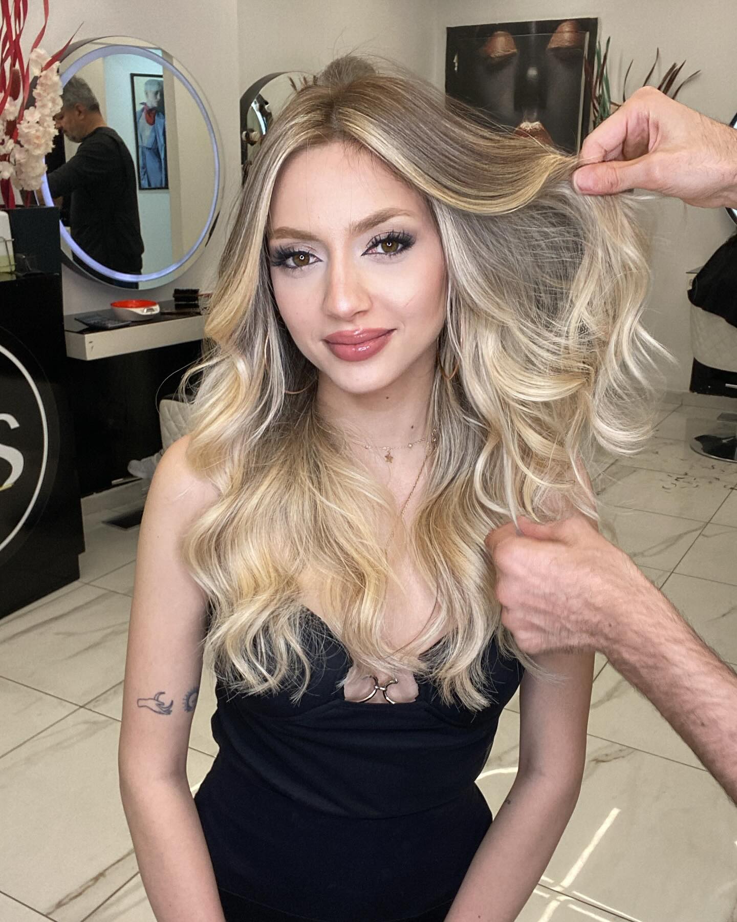 Bu resmi gördüyseniz doğru yerdesiniz 🫶🏻🤩☎️ 05359276129🌟✨#balayage #coiffeur #dubai #united #hairdresser #color #hairstyles #colorist #hair #model #istanbul #nisantasi #vasnisantasi#rubi #amsterdam #berlin #dubai #zurich🇨🇭 #london🇬🇧 #kannada #nişantaşı #ortakoy #sultanahmet #hanover #america