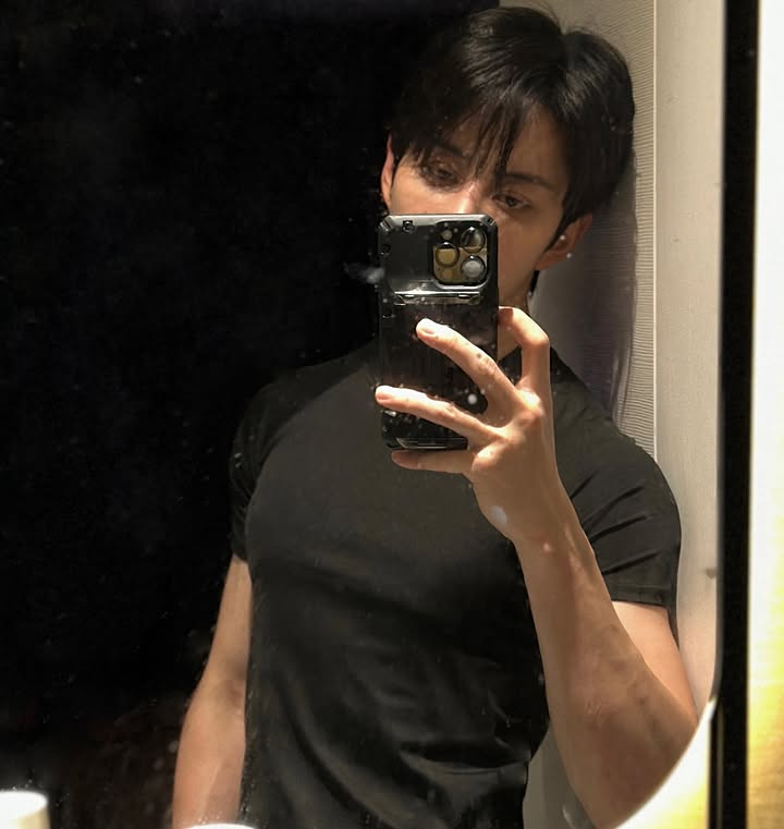 Just being Toji Fushiguro🖤
.
.
.
#m1keangelo #ไมค์พิรัชต์ #tojifushiguro #cosplay #cosplayer