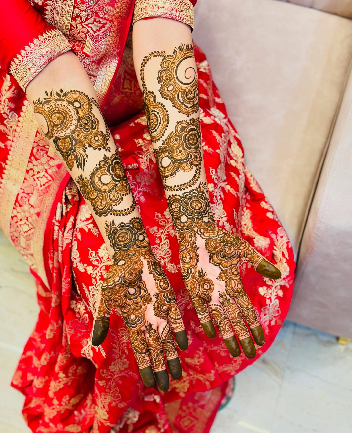 👰♀️ZENNA’s bridal mehandi
Bridal and party henna bookings open till December 2024✨
.
.
.
.
.
.
.
.
.
.
.
.
Henna bridalhennaartist wedding 2024trends trending hennadesigns bridalmehandi mehandidesigns instagramtrends minimalhenna