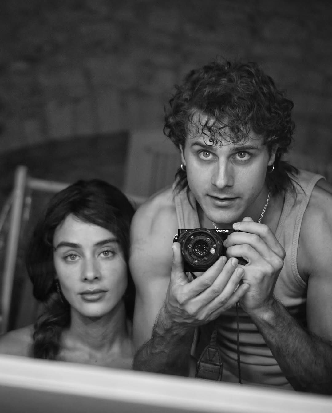 CASI EL PARAISO 🎬🇲🇽❤️
Que ganas de que conozcan a mi Concha.
(Sin albur 😂).
Nos vemos este 12 de Septiembre en el estreno de nuestra peli @casi_el_paraiso en todas las salas @cinepolisdistribucion del país!
Gracias @edgarsanjuanp @mmier @alexcant por este sueño hecho realidad al lado de un cast de ensueño
@andreaarcangelii
@rodartepop
@karolsevillaofc
@maulombardi
@yuririadelvalle
@therealkatiebarberi
@albertoestrella.actor
@eltaracena
@enriquearreola
LUIS SPOTA gracias por esta obra maestra!
FORTIS FORTUNA ADIUVAT! 🥂✨☀️🇮🇹❤️🇲🇽