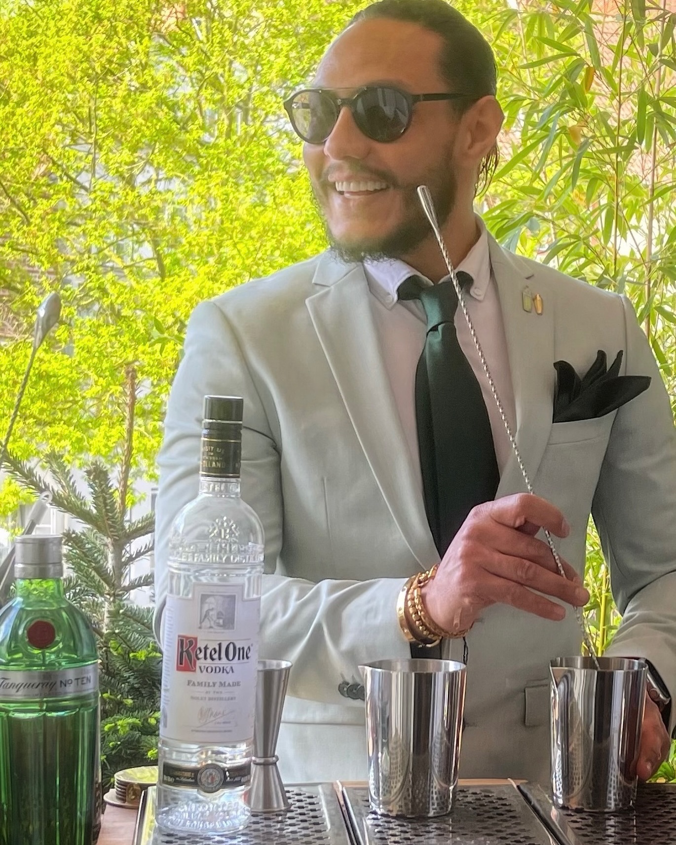 Whether you prefer your cocktail shaken, stirred or served straight up, learn the art of cocktail making and historical influence ๐ธ๐