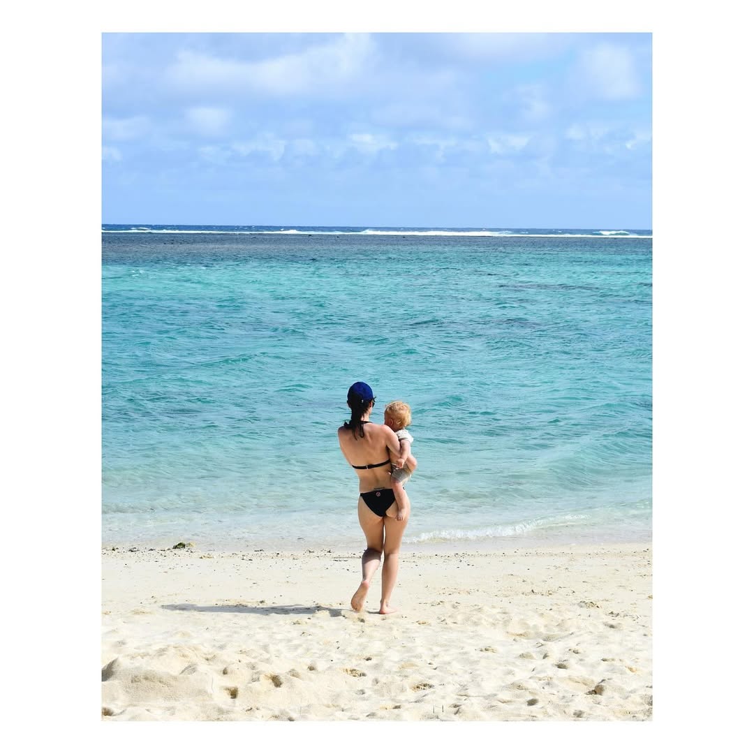Couple of beach bums 🌴☀️
#rarotonga #millerandmama #beachbums #islandtime #southpacific