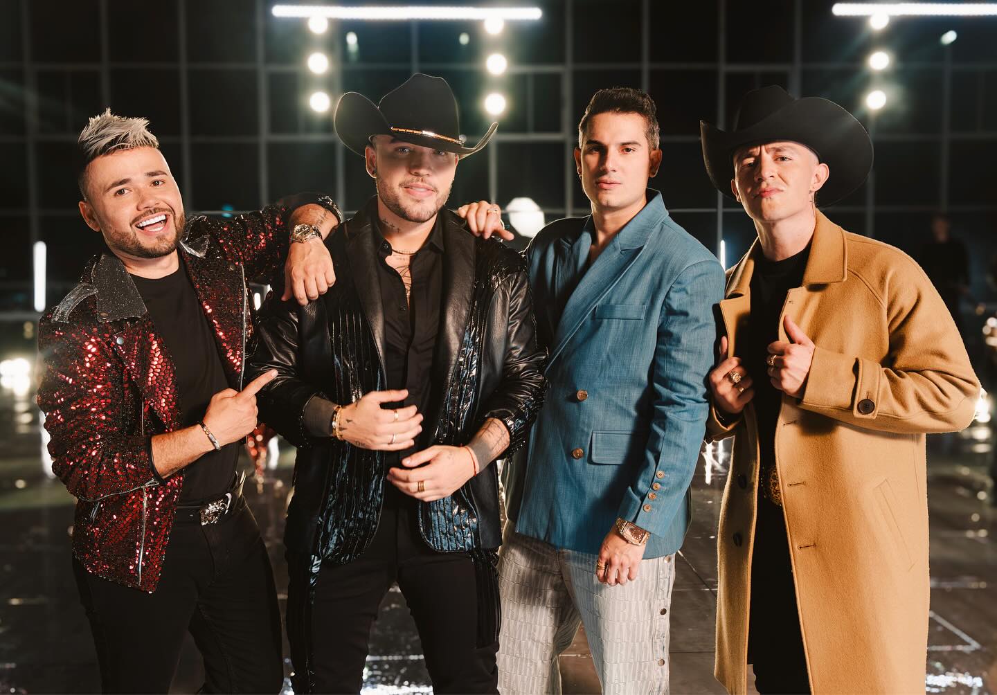 Cómo se pone uno serio para tomarse fotos con esta gente? Casi siempre estuvimos como en la última😂🔥🎶
#ciroquiñonez #jessiuribe #luisalfonso #pipebueno #regaladasalescararemix