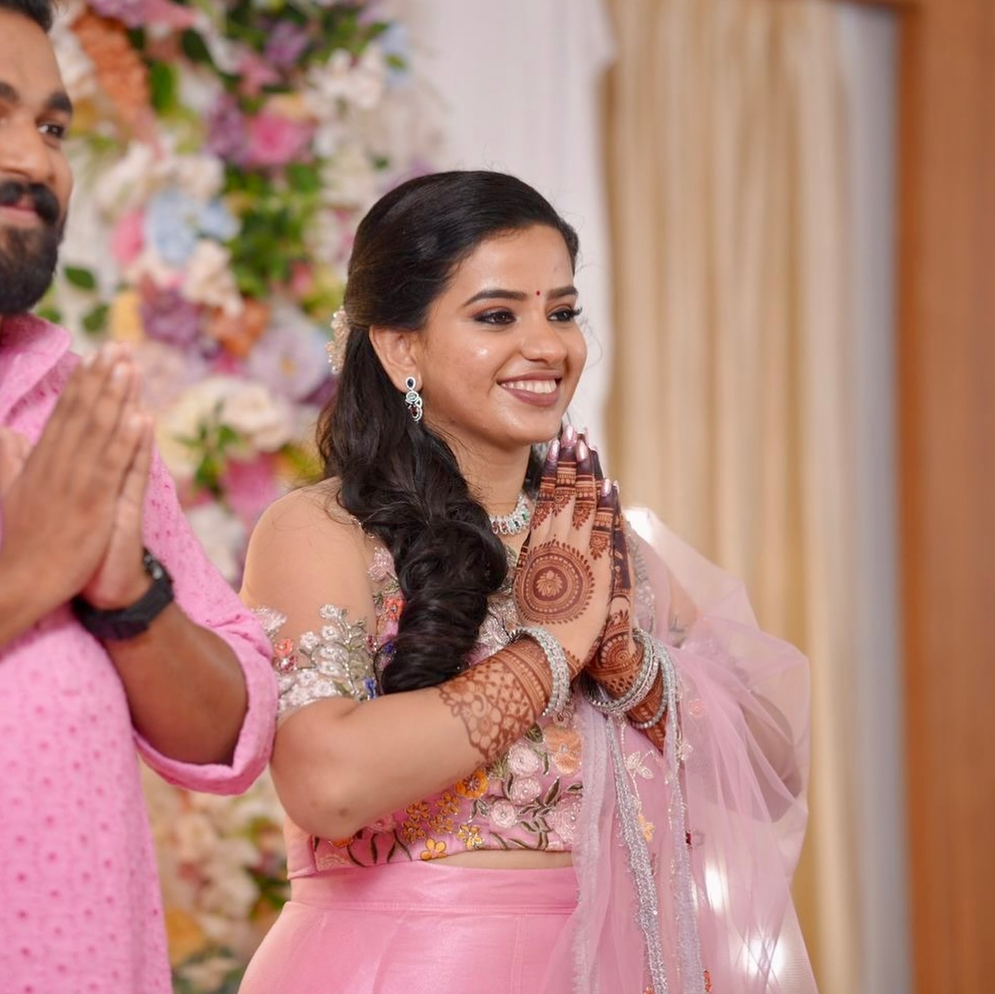 👰♀️Niveditha’s engagement henna ✨
July- December 2024 bookings are taken ♥️
For enquiries: 📞8075722252/DM
Available to travel all over kerala🌴
🔴Conformation through WhatsApp only
.
.
.
.
.
.
{bridalhenna , hennartistkannur , bridalmehandi , keralamehandiartist , kannurhennaartist , new trends }