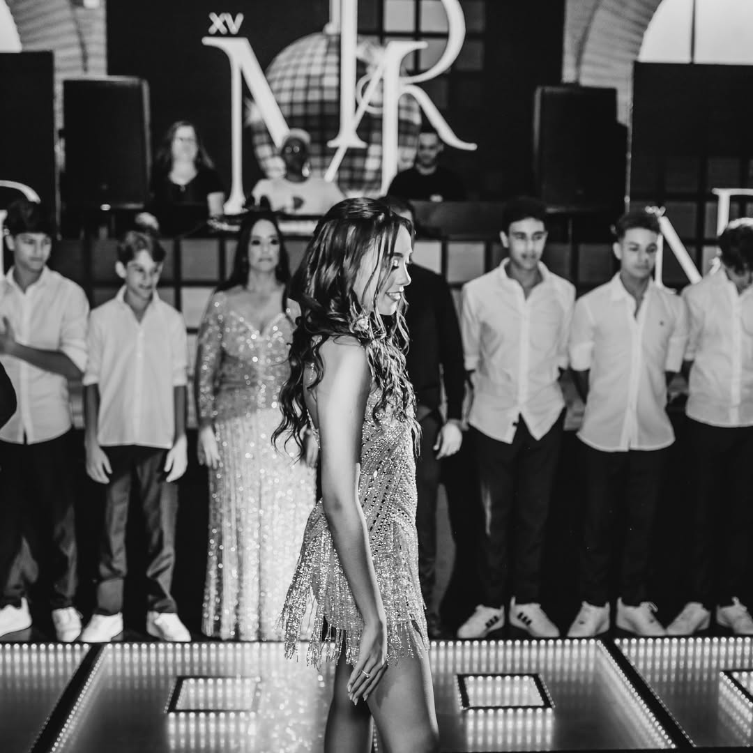 days like that 🔙🤍
photo by: @eternizzar
look by: @flaviamurta_festas
choreography by: @josephmuniiz