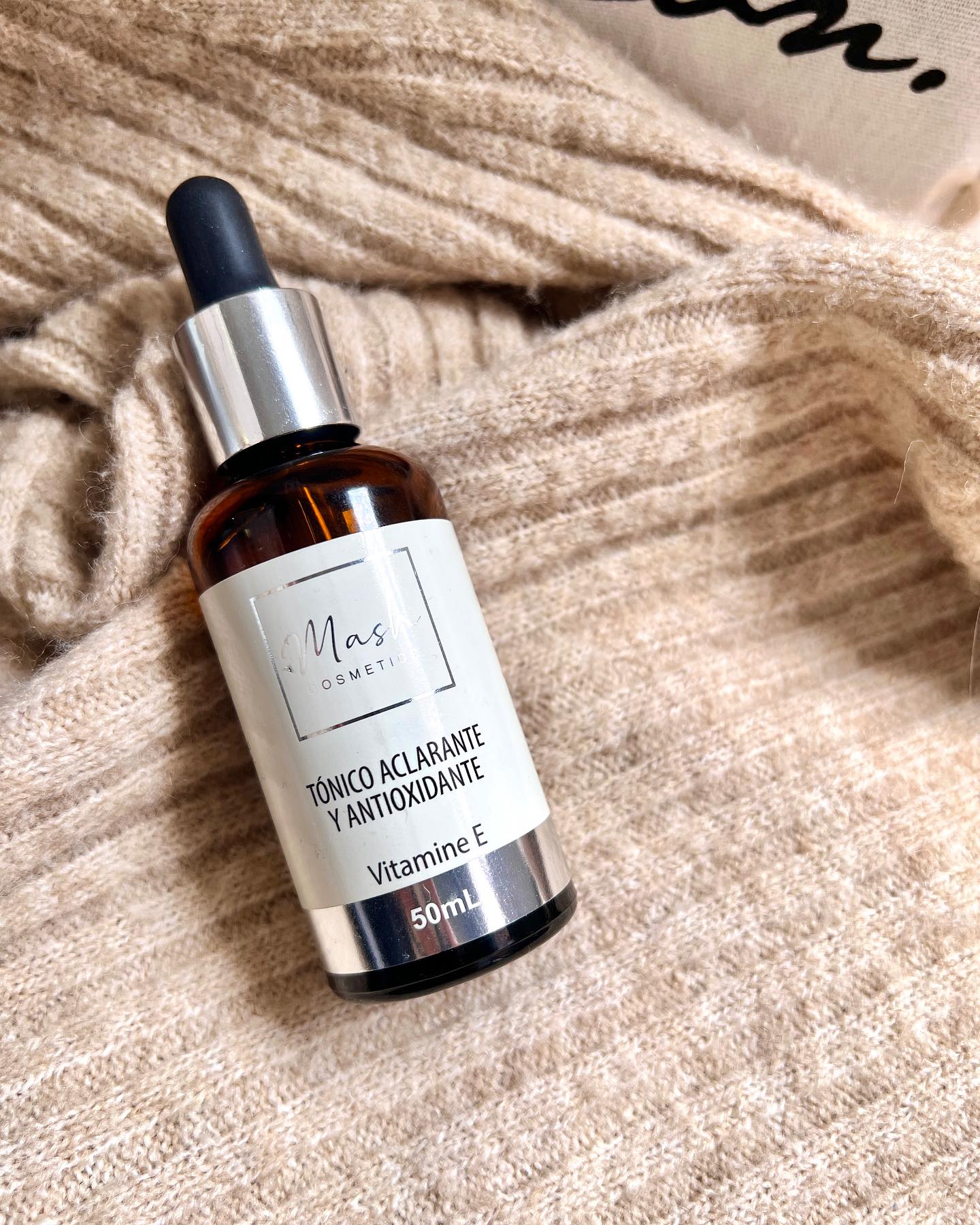 Tónico antioxidante, reduce el tamaño de los poros, aclara manchitas de tu rostro, reduce acné y lo mejor es que no contiene ácidos