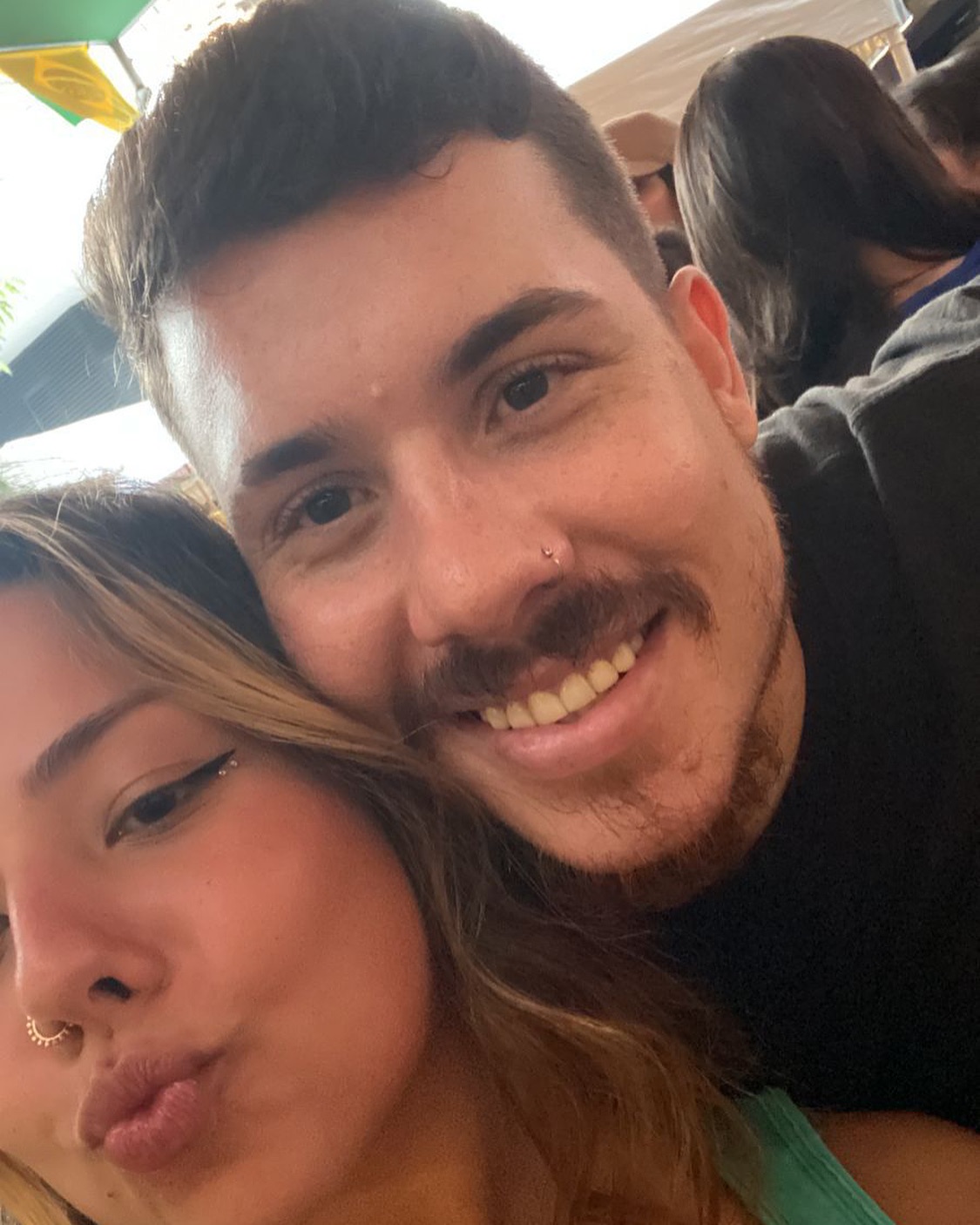 Uma foto especial, de um momento especial, do início de coisas incríveis e maravilhosas!
Poder descrever o que sinto por você, o que você significa pra mim, pra minha vida, pro meu crescimento e evolução como ser humano seriam muitas palavras.
Uma pessoa de um coração gigante, genuíno e verdadeiro!
Uma simplicidade sem tamanho…
Obrigado por existir, eu te amo muito mo!
Quase 1 💙