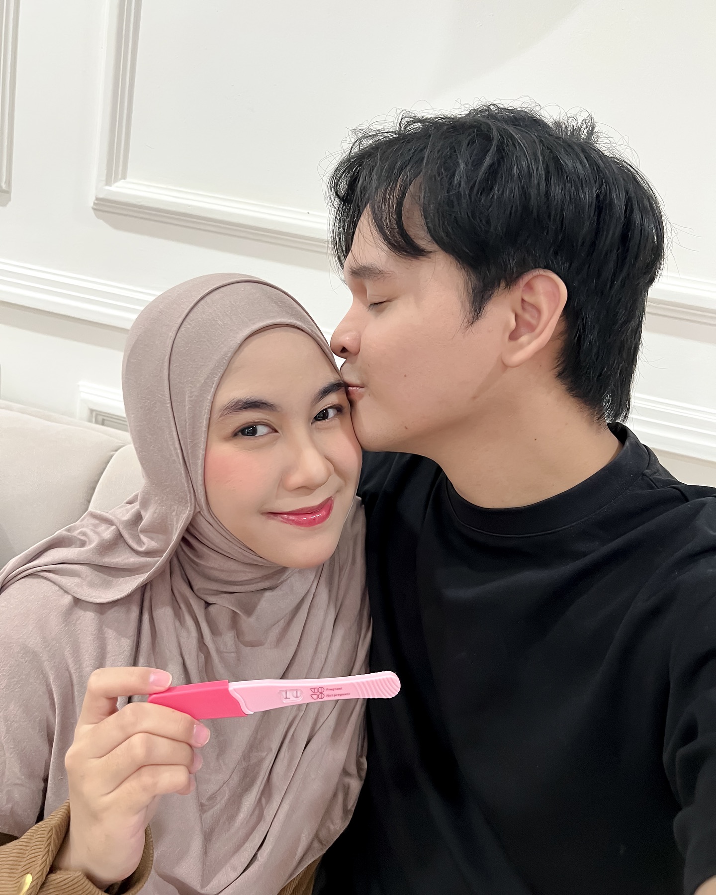 Bismillah twins mau punya adek 😇🤲🏻
MasyaAllah masih berasa mimpi klo kali ini aku bisa positif hamil secara alami, karna kehamilan sebelumnya kan lewat program bayi tabung, dengan permasalahan aku yang tersumbatnya kedua saluran tuba falopi, jadi kalo secara medis sulit untuk bisa hamil alami.. Qodarullah memang kalo Allah berkehendak semua bisa terjadi 😭🙏🏻
Alhamdulillah karunia tersebut setelah belajar Al-Qur’an beberapa bulan sebelumnya, kita baru mengamalkan dan juga terapi dengan salah satu bacaan ayat Al-Qur’an disetiap harinya..bermunajat, memohon untuk diberikan keturunan, kali ini kami meminta agar bisa hamil dengan cara alami..
Dan Allahu Akbar Allah langsung kabulkan doa kami..
Mohon do’anya ya semua semoga kita dan bayinya sehat2 🥹❤️
#masyaallahtabarakallah