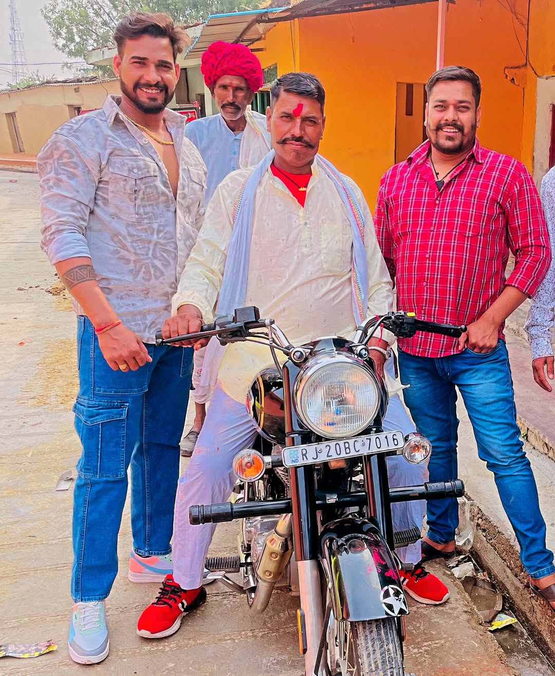 #घमंड किसी का भी नहीं रहता साहब! #टूटने से पहले गुल्लक को भी लगता है #कि सारे पैसे उसी के है..!🙏🙏