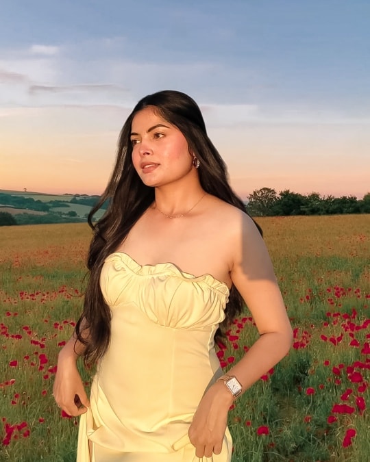 I'm a whole goddess that has to act human and wear clothes.๐ชป๐ท