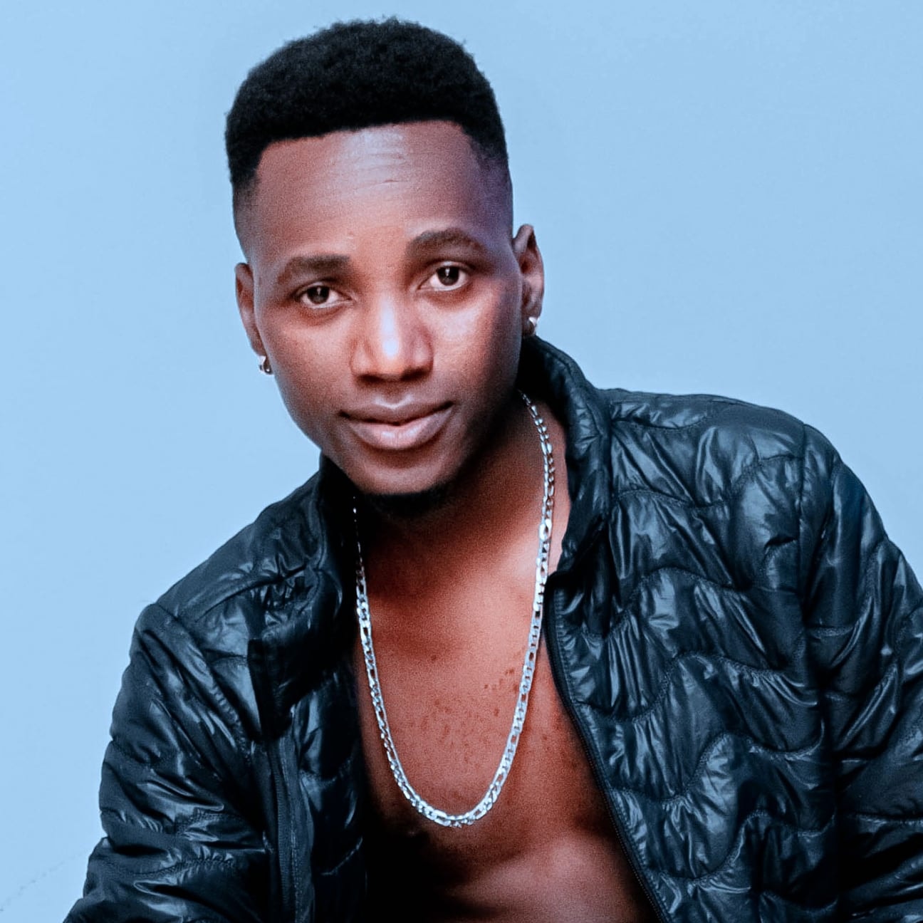 Kama Kijana unaejitafuta,
Kipao mbele chako kikuu kiwe ni:-
1. KAZI
2. KAZI
3. KAZI
Hivyo vipao mbele vinginevyo vifanye kua ni ziada tu kwenye muda wako wa kila siku, hata ukigombana &watu kwa Sababu ya u busy wako ila we zingatia USIJE GOMBANA &KAZI YAKO maana Ndio inayokupa Heshima mjini
Naitwaga Stevenson Tz โ๏ธ
Yule Boy Handsome wa Kijiji Cha Mdaula ๐
#TheGreatRoyale ๐ @thegreatroyale_
#MarketingDirector
#thegreatroyalehotelmakambako
#MAKAMBAKO #ilangamoto #lyamkena #KITISI
#makambakonjombe
#njombe #njombetown #njombemjini #Ludewa #makete #iringa #iringamjini #iringatown #pwani #bagamoyo #Chalinze #MDAULA