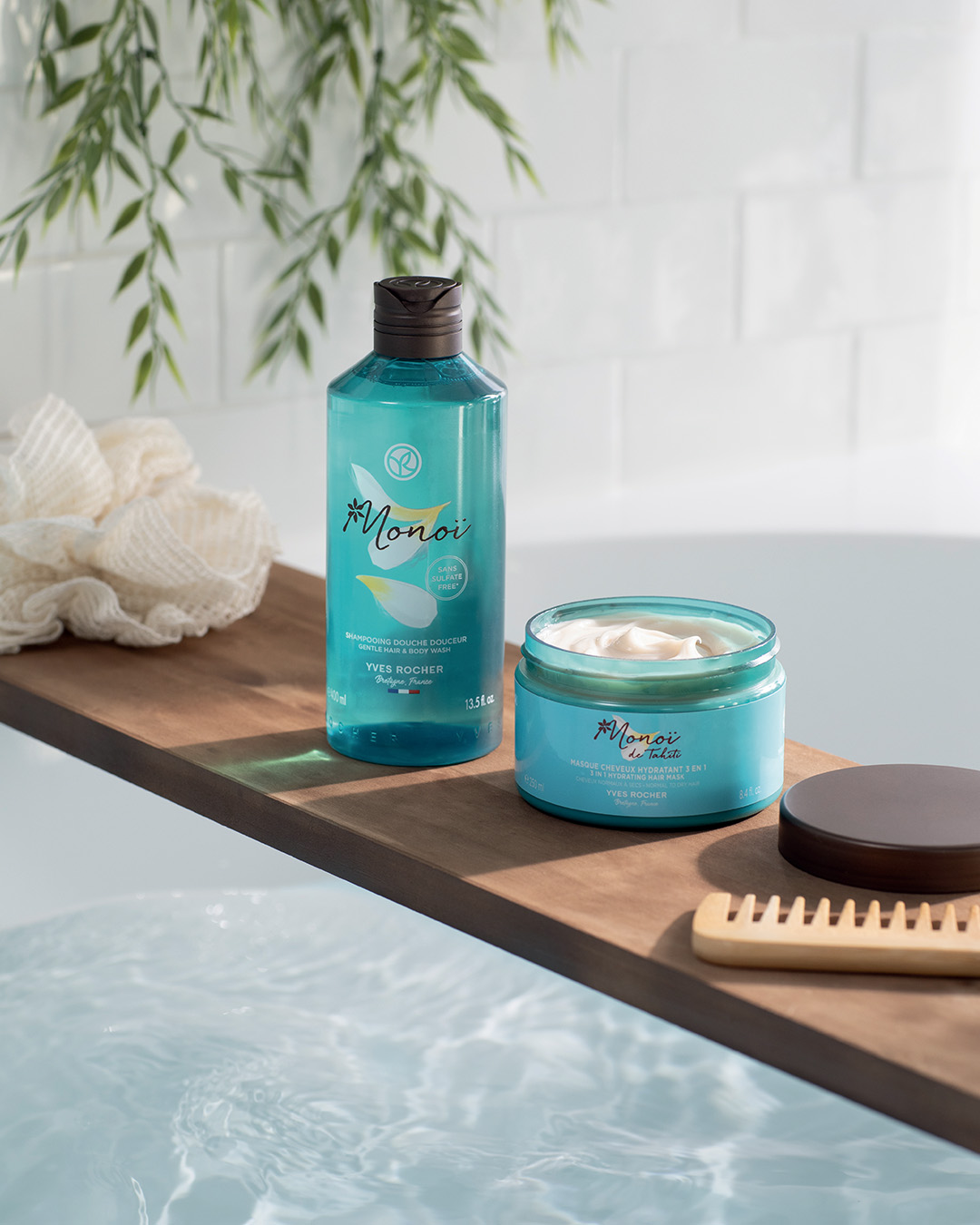 🌟 Nouveau 🌟
Découvrez notre Masque Capillaire Hydratant 3-en-1 au Monoï ! 🥥✨ Il nourrit, protège, démêle, revitalise, adoucit et parfume vos cheveux… 💖
Les résultats parlent d'eux-mêmes ! 📊
🌼 94 % trouvent leurs cheveux instantanément faciles à démêler
🌟 98 % constatent des cheveux plus brillants dès la première application
💫 98 % adorent sa texture crémeuse
😍 100 % disent que leurs cheveux sont immédiatement plus doux
Infusé avec des fleurs de Monoï Tiaré de Tahiti certifiées UEBT, pour sublimer les cheveux normaux à secs. 🌺
Disponible en magasins et sur notre site internet ! 🛍️💻
#YvesRocher #YvesRocherMaroc #Nouveau #Masque #MasqueCheveux #Monoï #HairCare #FleurDeTiaré #SummerDays
اكتشفوا ماسك الشعر المرطب الجديد 3 في 1من مجموعة Monoï !
🥥✨ يغذي، يحمي، يفك، يجدد، ينعّم ويعطر شعركم… 💖
النتائج تتحدث عن نفسها! 📊
🌼 94 % يجدون أن شعرهم سهل الفك على الفور،
🌟98 % يلاحظون أن شعرهم أكثر لمعاناً منذ الاستخدام الأول،
💫98 % يحبون قوامه الكريمي،
😍 100 % يقولون إن شعرهم أصبح أكثر نعومة على الفور.
🌺متوفر في المتاجر وعلى موقعنا الإلكتروني.