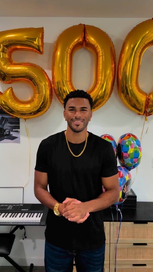 Jinkies! Who would’ve thought your boy would have half a million followers on here 🥲 Book club starts tomorrow 1pm!!!
Appreciate all the love ❤️
#loveisland #loveislandusa #teamjeremiah #loveislandjeremiah #loveislandseason7 #bookclub