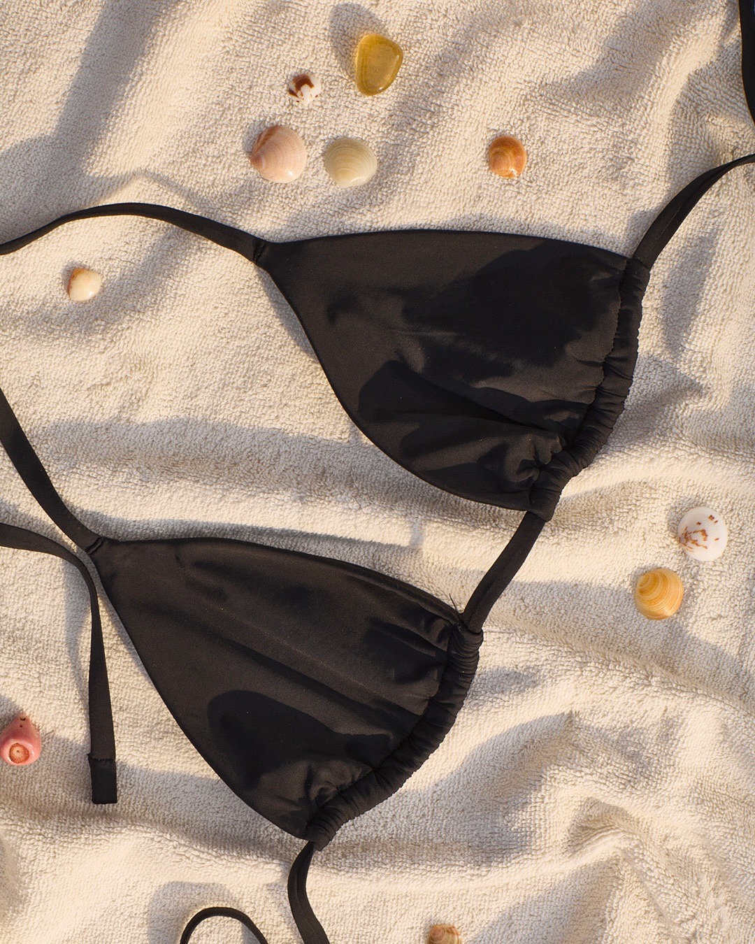 🌞 Avant de plonger officiellement dans l’été, n'oubliez pas vos rituels de protection solaire ! 🏖️
✨ Appliquez votre crème solaire sur le visage et le corps chaque jour, même lorsque le ciel est nuageux.
Votre peau vous en remerciera et votre bronzage sera éclatant ! 🌊💛
#YvesRocher #YvesRocherMaroc #SummerWithYvesRocher #Été2025 #SummerVibes #ProtectionSolaire #SPF
🌞 قبل أن تغوصا رسميا في الصيف، لا تنسوا روتين الحماية من الشمس! 🏖️
✨ ضعوا كريم الحماية على الوجه والجسم كل يوم، حتى عندما تكون السماء غائمة.
ستشكركم بشرتكم ! 🌊💛