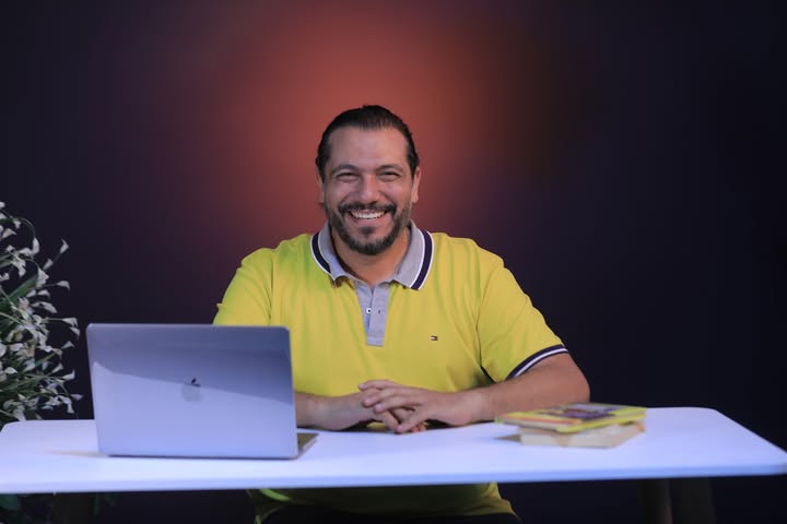 ظهورك قدام الكاميرا دلوقتى بقى من الأساسيات ليك وللبيزنيس بتاعك متترددش لحظة انك تاخد الخطوة دى📸
#محمد_الهجان ##صناعةالمحتوى