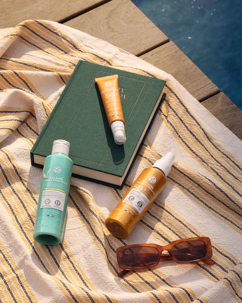 ☀️ Cet été, bronzez en toute sécurité ! 🌊
😖 Le soleil peut vous offrir un magnifique hâle doré, mais n'oubliez pas de vous protéger !
🛡️Les rayons UVB peuvent causer des coups de soleil 🌞, tandis que les rayons UVA sont responsables du vieillissement de la peau, entraînant rides et ridules. 😱
👉 Et vous, intégrez-vous la crème solaire dans votre routine beauté ? 💖✨
#YvesRocher #YvesRocherMaroc #ProtectionSolaire #SummerDays #SPF #BeautéNaturelle
☀️ هذا الصيف، احصلوا على لون جميل بكل أمان! 🌊
😖 يمكن أن تمنحكم الشمس لونا ذهبيًا رائعًا، لكن لا تنسَو أن تحموا بشرتكم!
🛡️ يمكن أن تسبب أشعة UVB حروقا للبشرة 🌞، بينما تتسبب أشعة UVA في شيخوخة البشرة، مما يؤدي إلى التجاعيد والخطوط الدقيقة. 😱
👉 ونتوما، كتدخلوا واقي الشمس في روتينكم اليومي ؟ 💖✨