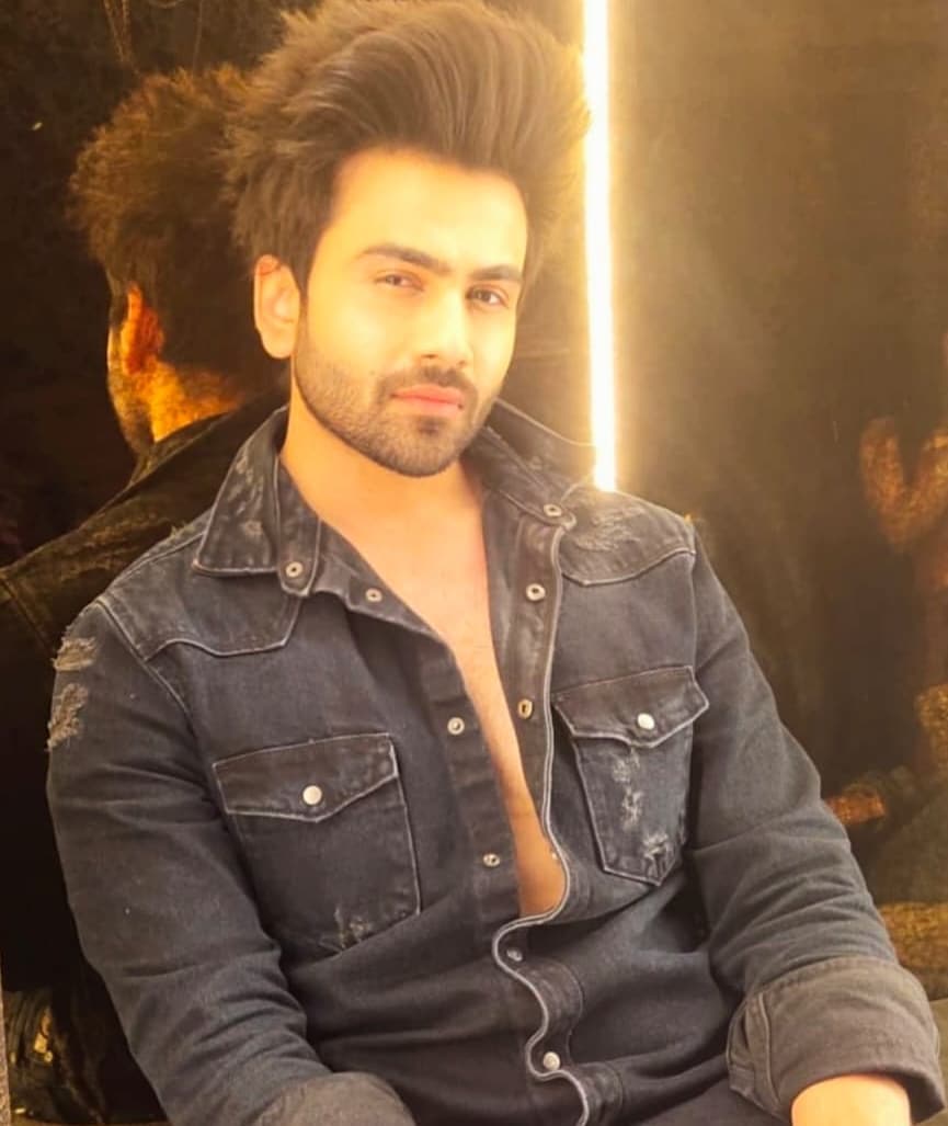 ๐ค#actor #tvceleb #fitness #clubbing #djnight #party #modelsnight #photography #randomclick #techno #instagood #igers #vip #club #dance #lounge #girls #bhfyp #djs #top #weekend #saturdayvibes #friends #clubbers #metro #fashion #entertainment #follow