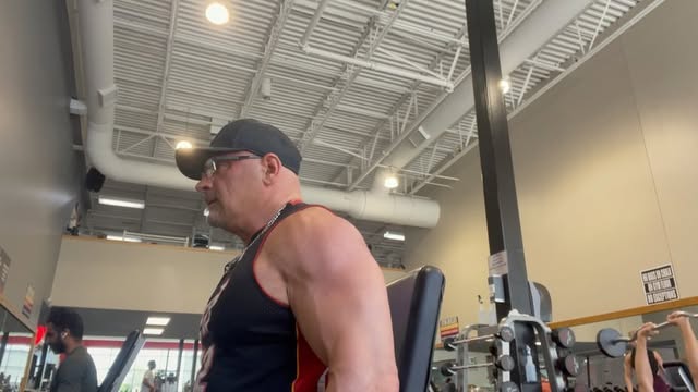 Superset Shoulders, Biceps And Traps. I Really Hope My Videos Motivate Others To Go After There Fitness Goals❤️💪🏼