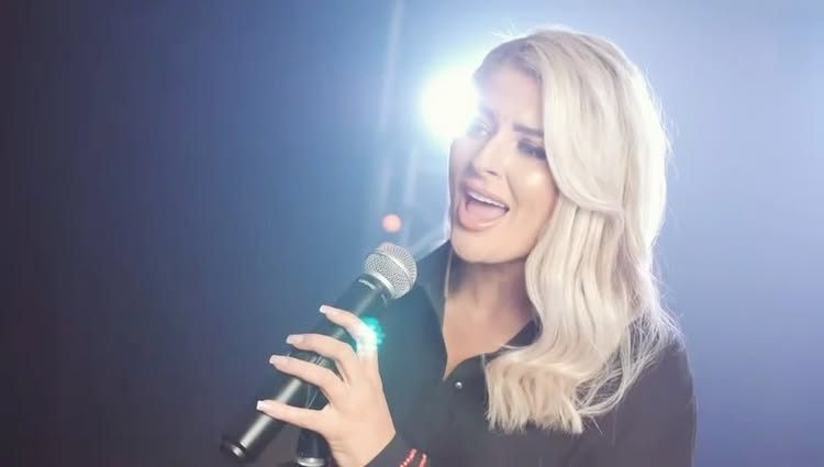 PROMO 2022🎤
Tell it to my heart | @kelly_llorennaofficial
Rolling in the deep | @adele
All about that Bass | @meghantrainor
Thinking out loud | @teddysphotos