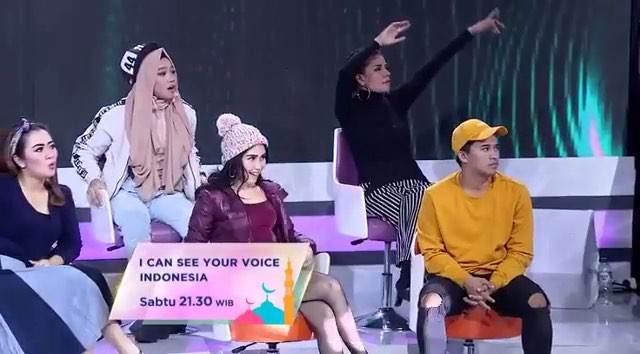 •
Horeee tayaaang! Malam ini jam 21.30 WIB.
Ini yang kemarin udah pada nanyain pas lagi GR kapan tayangnya. diacara I CAN SEE YOUR VOICE INDONESIA ada Wanda loh disitu "Petualang Dunia" kira-kira BAD VOICE apa GOOD VOICE ya ?
Tonton ajalah! Serruuuuu 😍
Loveee youuu kakak sayaaangg @denadaindonesia
Cek IG @icanseeina
@wanda_baito @officialmnctv
#wandabaito #tamiaulia #louis #franskuel #hayatida3 #wanda #baito #pw #icanseeina #icanseeindonesia #mnctv #ICSYV #denada #ayutingting #mega #raffiahmad #icanseeyourvoice #wendycagur #anwar #ayuidol