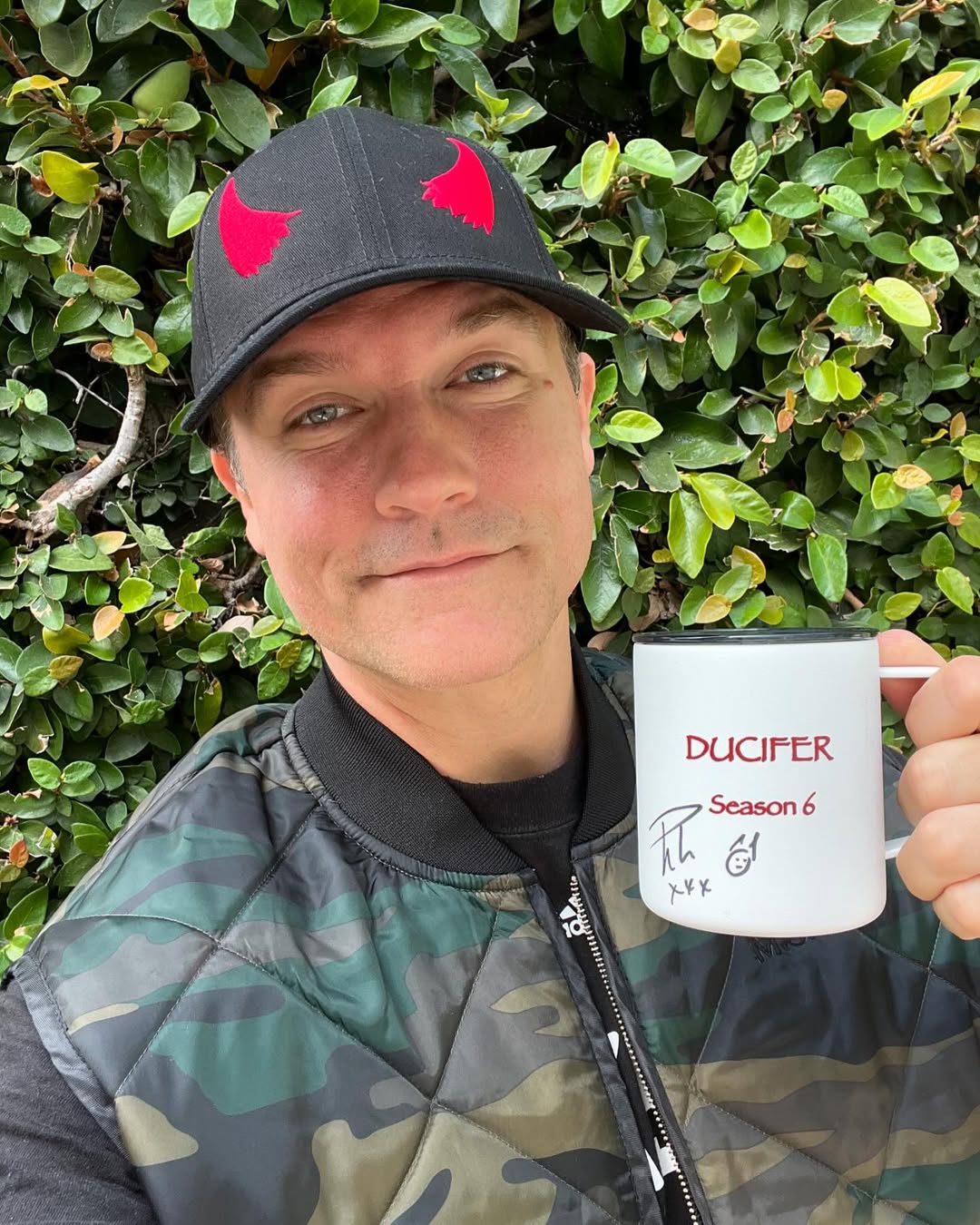 Good morning #Lucifans, do I have an auction item for the ages! Wake up, smell the coffee, and bid today to help us raise $$$ for a great cause!
Full of exclusive Cast & Crew swag from seasons 5 & 6 AND two items signed by the devil himself @officialtomellis!
The “Ducifer” mug alone is one of 4 IN EXISTENCE. Made in honor of the friend”ship” between Lucifer and @kevinmalejandro’s Detective Dan. And it’s signed!
This auction item contains:
-Signed “Ducifer” Mug
-Signed Lucifer Poster
-Exclsuive Cast & Crew Season 5 Hat and Vest wrap gift.
-Exclusive Cast & Crew Season 6 Hat, Beach Chair, Flip Flops (2 pairs, Women’s and Men’s), and Beach Towel
Click on the link in my bio to bid now! All proceeds go directly to @hdsanational to help in our fight against #HuntingtonsDisease.
Auction ends tomorrow, Sunday, 10/27.