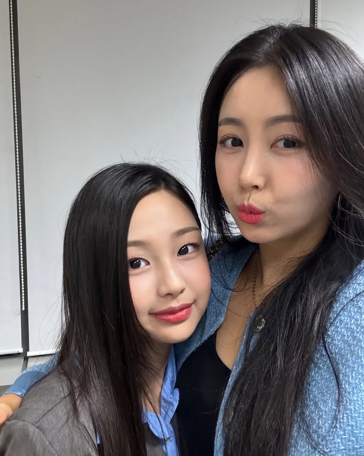 #정초하 #초하 #jungchoha #choha #초하맘
초하랑 엄마랑❤️❤️ @nanana4861
세이마이네임 첫쇼케이스를가서 엄마랑❤️
너무감동! 소하언니 최고👍
세임마이네임 최고🥰 @sa2m2nam3
#주니어모델 #연기자 #배우 #키즈 #모델 #부모
#엄마 #엄마랑초하 #쇼케이스 #아이돌 #걸그룹