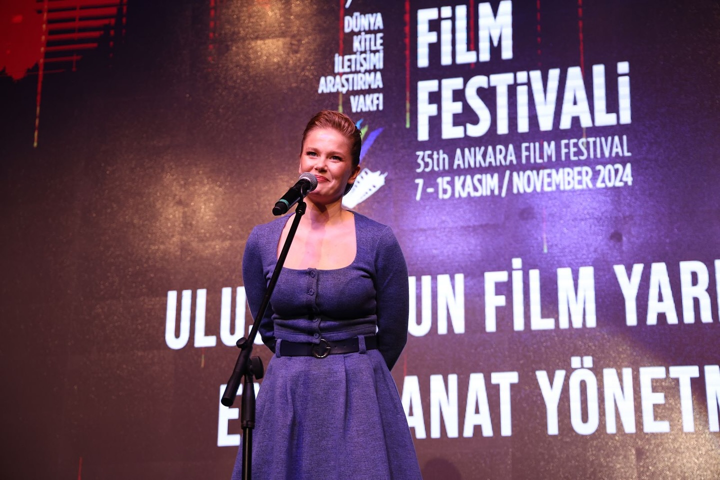 Ben bugün bir şey yaptım çok gurur duyduğum …🥹💫
Ankara Film Festivali’ne büyük teşekkürlerimle … 💕🌸
Şahane filmler şahane fikirler şahane oyunculuklar izledik sayesinde 💃✌️