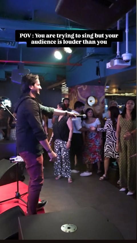 Kya hua tera Waada.. A night to remember!
Venue Courtesy :@pizzaexpresslivejlt by @sobodxb
Video courtesy : @manojkmenon
Musicians : @harryonkeys @bobbyrythmistofficial
#LivePerformance #MusicianLife #AcousticReel #indiansingers #bollywood #india #musician #bollywoodsong #instagram #singer #mydubai #uae #dubaisinger #dubaimusician #uaesinger #dubaibollywoodsinger #fahmilkhan #reelsindia #viralreels #reels #reelkarofeelkaro #coversong #fahmilkhanmusic #musicianfahmilkhan