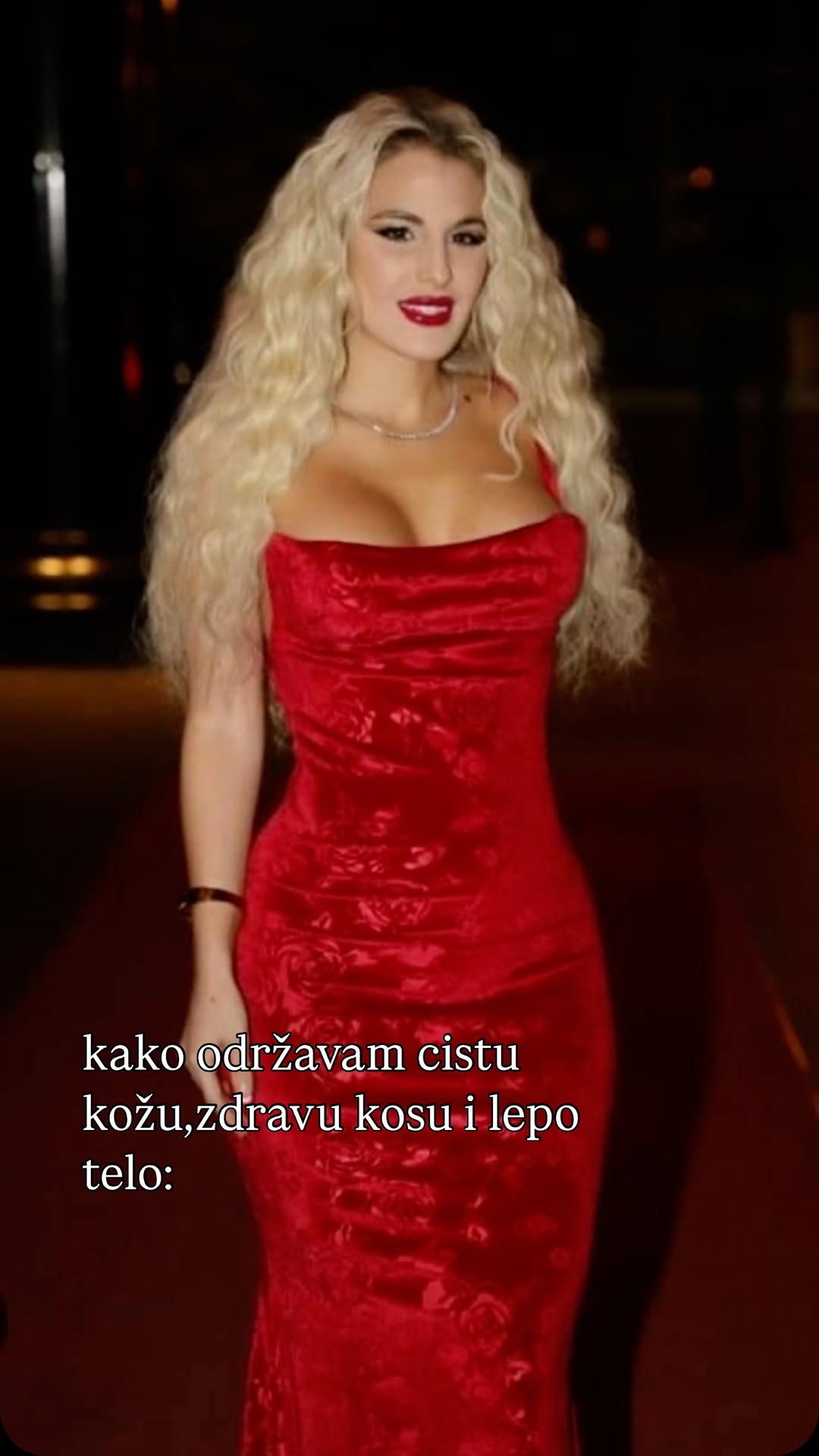 Koža:Redovno čišćenje ali ne i “ribanje”,Skin care/sudocrem i vazelin.Jednom mesečno idem na mezo terapiju kod doktora Dade.Sto se sminke tiče,četkice za sminkanje MORAJU biti čiste ,prajmer pre svakog sminkanja MORA da ide (Guerlain sa zlatnim česticama se ispostavio kao najbolji),i gledam da šminka bude dobrog sastava.
Kosa:Dobar frizer i posvećenost svakom pramenu,uglavnom domaće(ili na prirodnoj bazi) maske za kosu,BAREM jednom nedeljno.
Linija: uglavnom jedem zdravo,ne jedem meso i uglavnom mi se ishrana bazira na biljnim proizvodima,ali nekad pijem dodatno protein i kreatin da ne bih bila premrsava,jer takodje treniram kad stignem,pa da ne bih mršavija dodajem gore navedene suplemente.