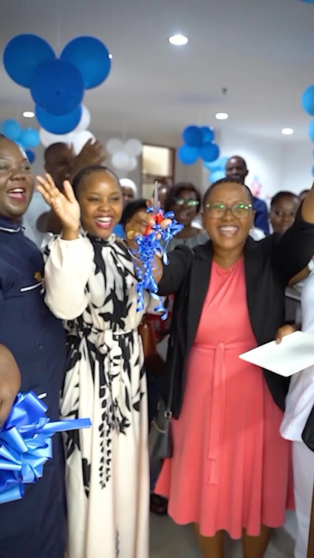 Happy birthday in advance binti yangu GRACIOUS (07/12) & Happy belated birthday kijana wangu GENESIS (16/07) ❤️
Na hii ndio zawadi yangu kwenu kwa mwaka huu..Hatukufanya sherehe yoyote kwa kaka yako na hatutafanya sherehe yoyote kwako pia,hii mzoee mapema..sio mara zote mtapata vitu mnavyotaka au mlivyozoea.
Lakini nimeona msikose hata zawadi ndogo…na hii ndio zawadi niliyoongozwa na roho wa MUNGU kuwapa kwa mwaka huu…nina imani kubwa siku mkipata uelewa mtaipenda na kuifurahia.!
Mungu awakuze katika KIMO NA MAARIFA…uwepo wake usiwaache katika yote…mkue kuishi kusudi lenu…mkue kufanya yatakayo wapendeza wazazi,ndugu,jamaa ,jamii na zaidi yatakayompendeza MUNGU🙏
Kwa uongozi wa MUHIMBILI na staff wote wa wodi hii ;Ahsanteni sana kwa ushirikiano mlionipa mimi na team yangu,kuanzia kwenye kutupa majibu ya barua ya maombi ya ukarabati kwa haraka na kipindi chote cha ukarabati mpaka kukamilisha WODI HII YA UPENDO (ambayo kwasasa itatambulika kama ELİZABETH MICHAEL WARD) MUNGU awazidishie moyo huu na zaidi nashukuru sana kwa heshima mliyonipa ❤️🙏(Wodi hii ya NI WODI YA WATOTO WENYE SARATANI/CANCER)
Kwa team yangu ya mafundi na msimazi wangu @happyntanga sina cha kuwalipa…mlijitoa sana na ndani ya muda mfupi wa wiki 1 na siku 1 tuliweza kukamilisha ukarabati wa WODI hii pamoja na PROCEDURE ROOM🙏MUNGU ninayemuamini asiwaache.!
Kwa wazazi/walezi wa watoto hawa…Siku chache nilizoshinda hapo nimeona maumivu,kujitoa na jitihada zetu kwa watoto wenu…Naomba mjue MATUMBO YENU WAMEBEBA MAKUSUDI makubwa…mnapita tu kwenye moto wa kuwafanya wakomavu zaidi kwa baraka za huko mbele…tumeleta vitabu vya dini (zote)na vitu mbali mbali vya kidini vya kuwasaidia kuwa karibu zaidi na MUNGU…MAOMBI na IMANI yetu ni kuona mnapita tu sehemu hii na kutoka mkiwa na USHUHUDA na USHINDI mkuu,MUNGU AWAPE MIOYO YA SUBIRA NA KUAMINI KATIKA NJIA ZAKE🙏
#elizabethmichaelward❤️
#graciousbirthdayweek