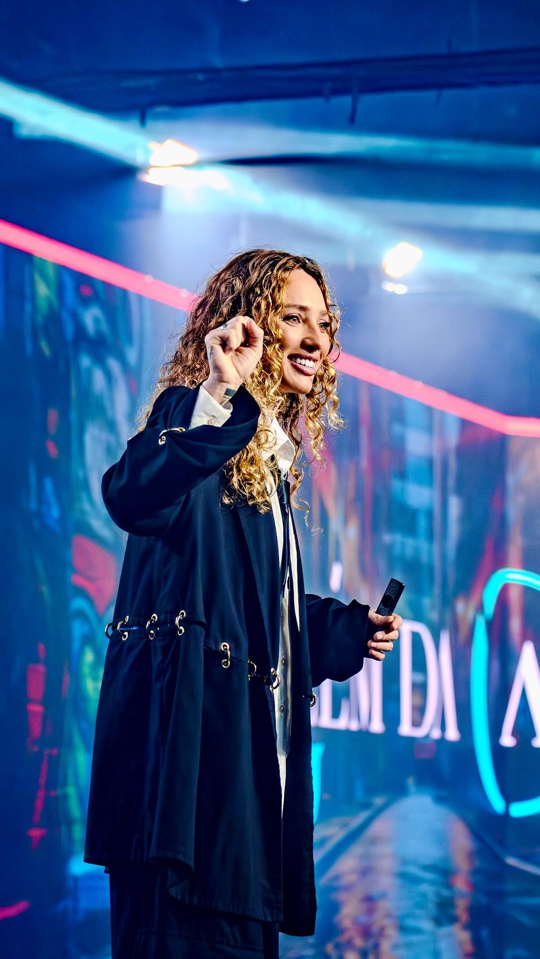 O que você esconde por baixo da sua capa?
🌏 Somos um movimento que tem impactado milhares de pessoas nos últimos anos, tanto por meio das nossas redes quanto agora com o nosso evento.
Mais do que um show, somos uma experiência transformadora, inspiradora e motivacional, voltada para o universo da beleza e da barbearia.
🏳️🌈 Convido você a mergulhar comigo no Além da Capa e conhecer o protagonista que está além da sua capa.
Essa foi apenas a nossa manhã. O que será que ainda vem por aí? 🤫🚀
#beleza #barbearia #cabeleireiro #gueoliveira