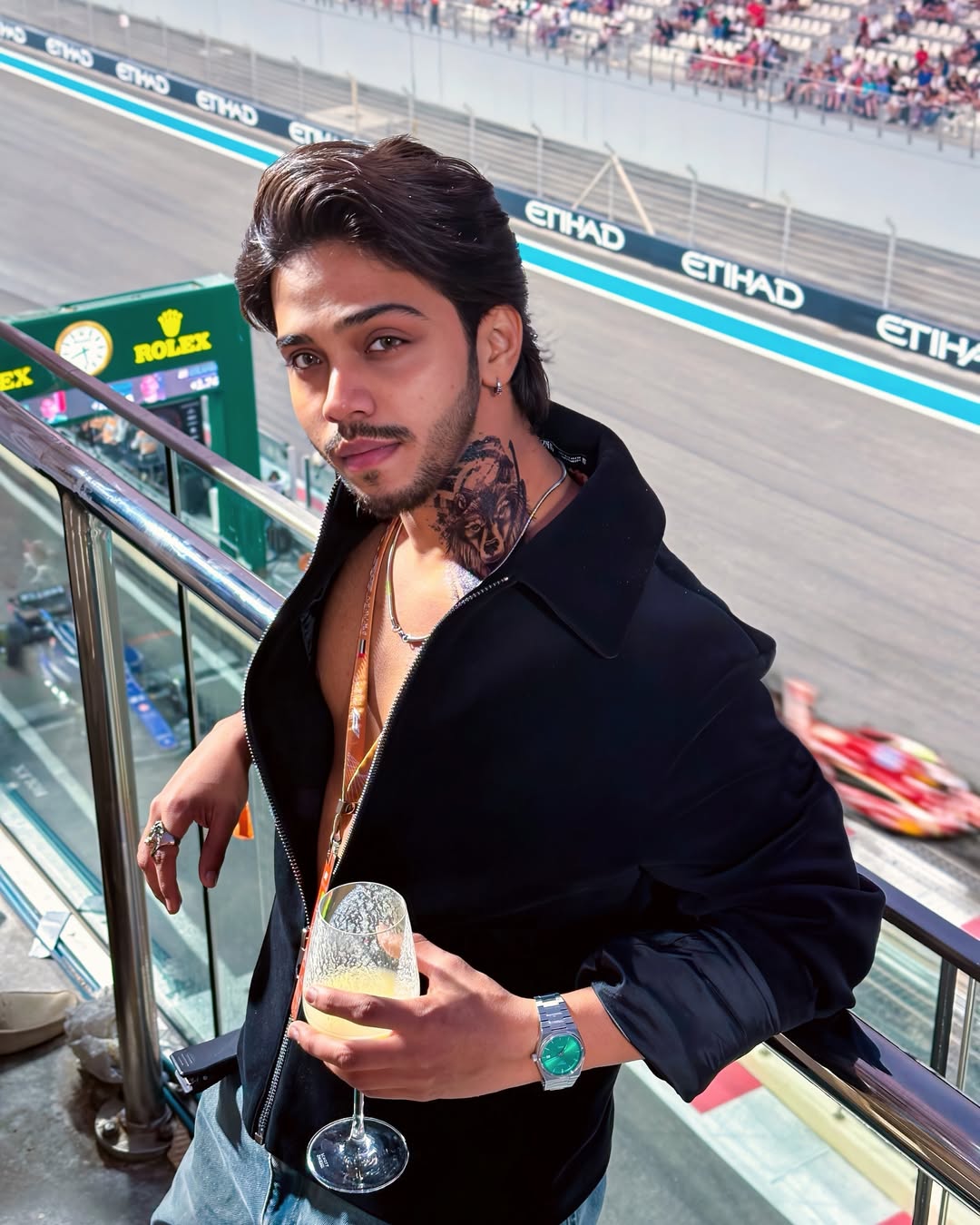 “Play like a wolf🐺 - F1!” 🏎️
@stakef1team @stake @f1
#formula1 #f1 #abudhabi #abudhabigp #explore #instagood #sajidzone