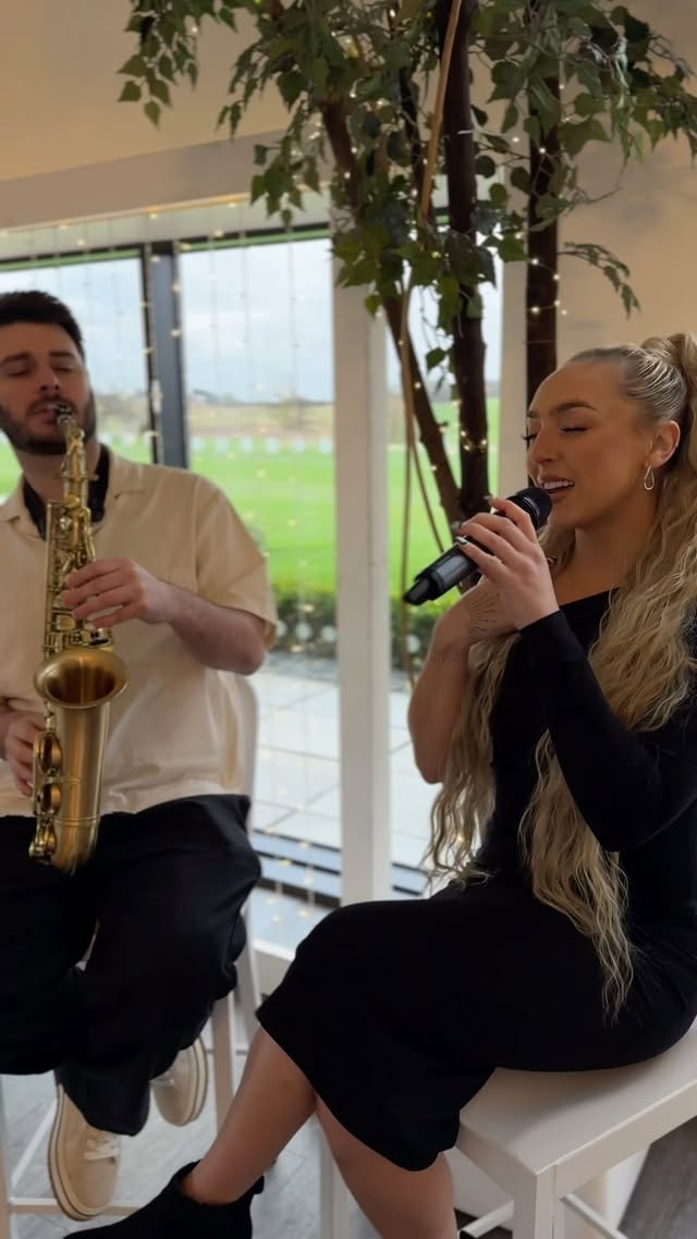 Daytime wedding entertainment ๐ with RNB vibes ๐ค๐ท
#wedding #weddingmusic #weddingentertainment #bride #groom #ceremony #drinksreception #weddingbreakfast #livemusic #sax #singer #vocals #vocalist #rnb #bridal #brides #duo #foryou #explorepage