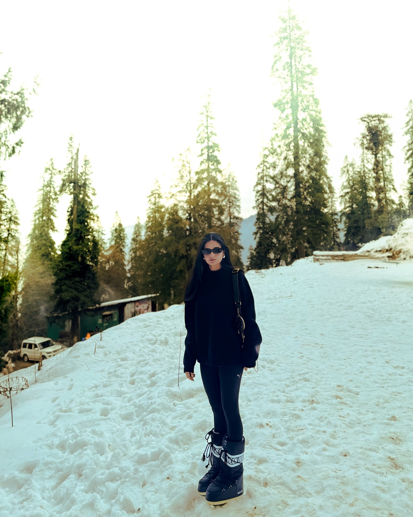 Am I Dreaming? #unreal
Bag @louisvuitton
Boots @moonboot
Pants @pumaindia
Top custom-made
#snow #vintervecation