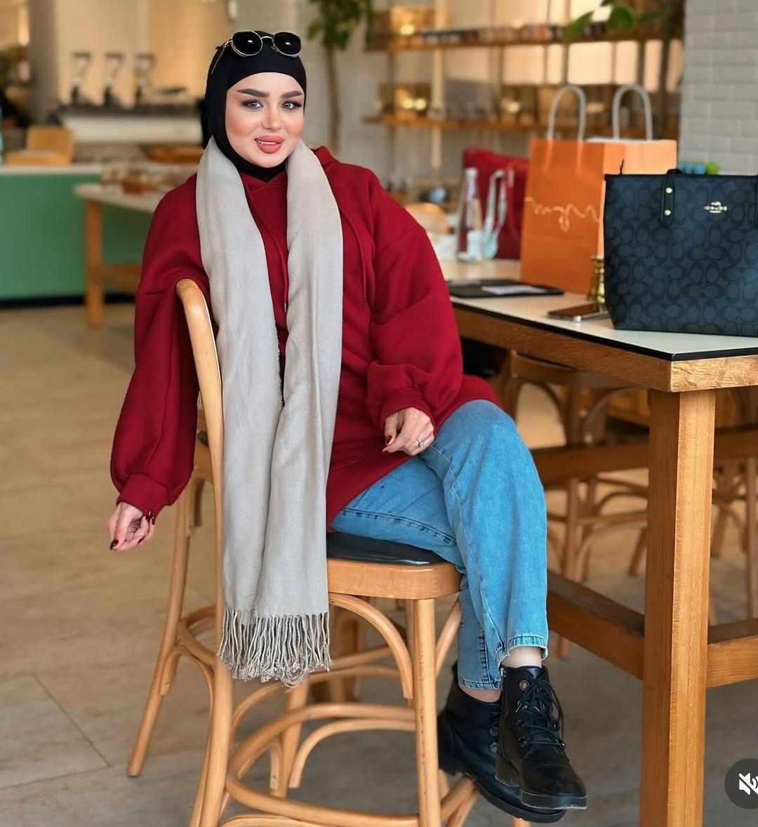 What do you think of her style?
أرائكم في ستايلهاا؟
Yes (👍) Or No (👎)
•
•
•
•
•
🔽🔽🔽🔽🔽
@hijaabi_style
@hijaabi_style
@hijaabi_style
•
•
•
•
•
#hijaberscommunity#fashionstyle#hijaabistyle#modamujer#modafeminina#hijabi#hijaabi#shein#modanisa#modanisa_ar#sheinhaul#fashionstyle#hijabilover#spain#moroccan#algerienne#ırak#tunez#hijabfashion#sheinforall#kiabi#bershkastyle#hijabmodern