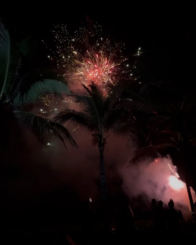 2024, je crois que je me suis jamais autant amusé que cette année. Merci pour tout ce soutien et ce terrain de jeu infini que vous m’offrez 🫶🏻
2025, beauuucoup de choses arrivent 🤞🏻
Bonne année et prenez soin de vous les squeezos ❤️
(la dernière photo est une œuvre d’art)