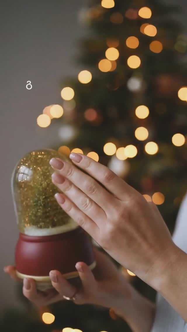 ✨ გილოცავათ შობა-ახალ წელს!🎄
ახალი წლის პირველივე დღეები იდეალური დროა საკუთარი თავისთვის ზრუნვის დასაწყებად!
💫ჩვენი პროდუქტები გეხმარებათ, დაიბრუნოთ კანის ბუნებრივი ბზინვარება.
✨დაისახეთ მიზნად სილამაზით სავსე წელი!
ახალი წელი – ახალი შესაძლებლობები!
———
Happy New Year! ✨ Wishing you a Merry Christmas and a Happy New Year! 🎄
Dear friends, the very first days of the new year are the perfect time to start taking care of yourself!
💫 Our products help you restore your skin’s natural glow.
✨ Set your goals for a year full of beauty!
New year – new possibilities!