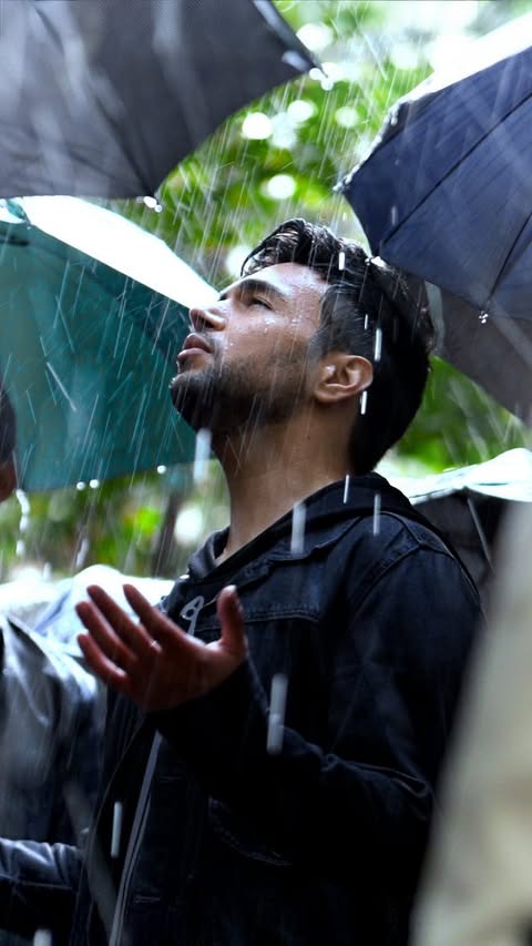 آغوش خدا، موثرترین داروی دنیاست✨❤
.
.
گیتار ورژنِ اثر "بغلم کن" در کانال تلگرام قرار گرفت، امیدوارم که دوستش بدارید✨🌹
.
.
#الله #خدا #بغلم_کن #احسان_یاسین
#Allah #Baghalam_Kon #EhsanYasin #Ehsan_Yasin