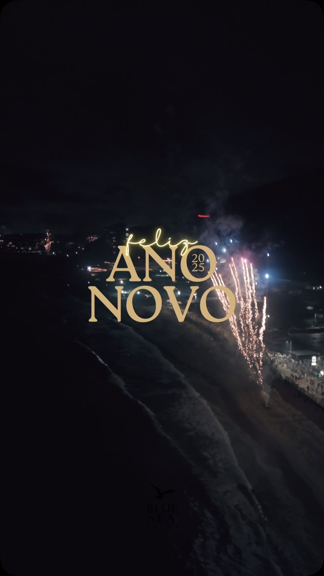 Que noite incrível foi o nosso Réveillon no Blue Sea Hotel! 🎉
Música, alegria, brindes e muita energia boa marcaram a virada de 2024 para 2025. Foi um prazer celebrar esse momento especial ao lado de cada um de vocês.
Nosso agradecimento especial a todos que estiveram presentes, tornando essa noite memorável, e também aos artistas que animaram nossa noite:
🎶 @djmariohenriquesukevicz trouxe toda a energia com sets incríveis que agitaram a pista e garantiram o clima perfeito para receber 2025!
🌟 @natiazevedooficial a Sandy Cover encantou com sua performance emocionante, fazendo todo mundo cantar junto e relembrar sucessos inesquecíveis.
🎤O cantor nacional @rafaelyaredoficial com sua voz marcante, repertório impecável com muita música sertaneja fechou a noite com chave de ouro.
Estamos prontos para receber você nos próximos eventos e criar ainda mais momentos inesquecíveis.
Fique de olho na nossa programação e venha viver experiências únicas com a gente! 💙
#BlueSeaHotel #AnoNovo2025 #EventosBlueSea #Itapema