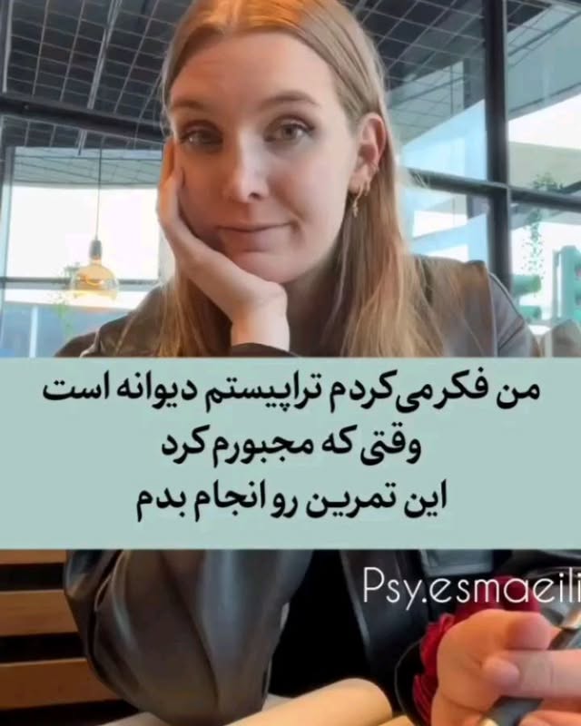 بهش میگن مراحل پیدا کردن هدف:
۱. یک فضای آرام پیدا کن: ۳۰ دقیقه از وقتت رو در ماشین، اتاق یا پارک اختصاص بده، حتما باید تمرکز داشته باشی
۲. به این سوالات پاسخ بده و اون ها رو در یه دفترچه یادداشت کن:
-چه چیزی به من احساس زنده بودن می دهد؟
(مثلا: نوشتن، نقاشی کردن، خلاقیت)
-چه چیزی به من احساس مفید بودن میده
( مثلا، کمک به دیگران، تأثیرگذاری روی دیگران)
-من در چه کاری خوبم؟
(مثلا، عکاسی، نوشتن، صحبت کردن با مردم)
-به چه مسائلی علاقه دارم؟
(به عنوان مثال، توسعه فردی، سلامت روان و... )
-مردم برای چه چیزی از من کمک می خواهند؟
(به عنوان مثال، مشکلات فنی، مشاوره شخصی)
۳. شناسایی الگوها:
به دنبال جملات تکرار شونده در پاسخ هات بگرد.
۴. یک فعالیت را انتخاب کن:
فعالیتی که بیشتر از همه تکرار شده رو انتخاب کن و سه ماه را به آن اختصاص بده از طریق فیلم ها، دوره ها و کتاب ها همه چیز را در مورد آن یادبگیر (یوتوب خیلی میتونه توی آموزش بهت کمک کنه)
۵. پس از سه ماه، پیشرفت و تحقق خود را ارزیابی کنید.
اگر راضی نبودی، با فعالیت بدی که بیشتر از همه تکرار شده شروع کن...
این پنج تا کار خیلی کمکتون میکنه
حتما نتیجه شو بهم بگو👌🏻
#روانشناسی #تراپیست #خودشناسی #انگیزشی