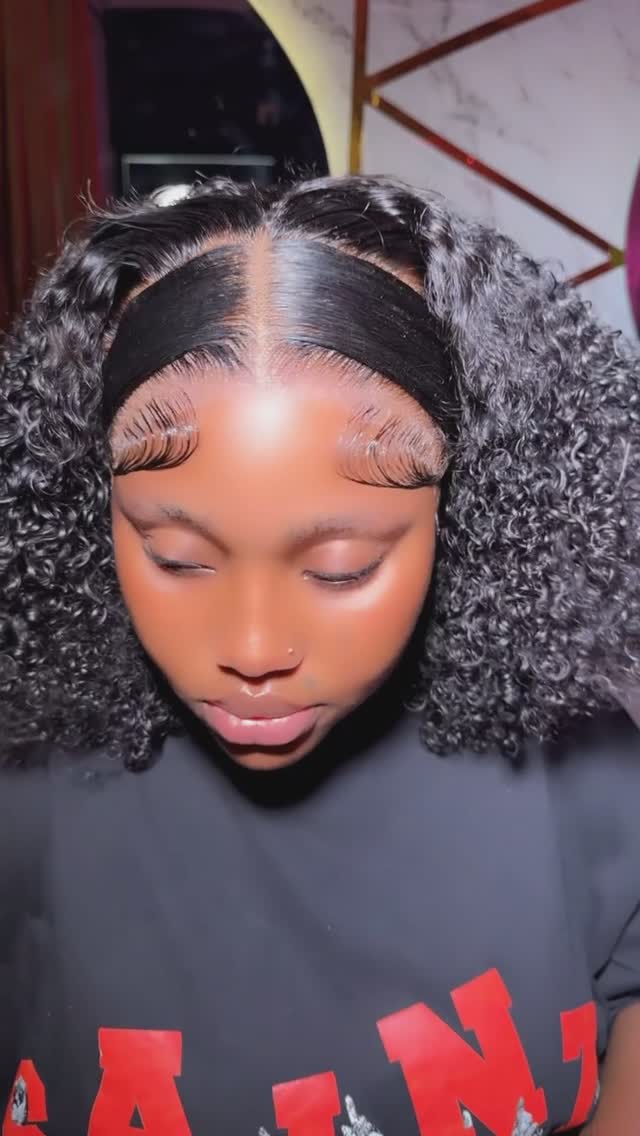 Frontal wig installation
Edges🤭🤭