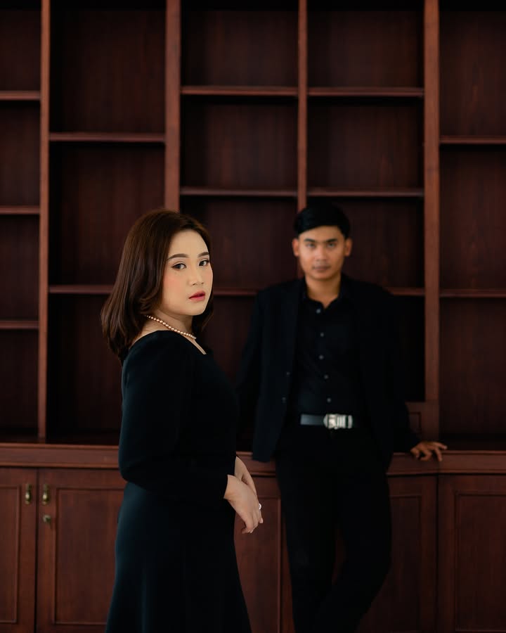 From the prewedding moment of Tafta & Yasmine✨
MUA: @nazrenchenmua
Studio: @casablanca.mlg
_
.
.
.
.
#prewedding #preweddingindoor #couple #preweddingmalang #preweddingstudio #weddingmalang #preweddingsurabaya #bridestory #preweddingmurah #weddingsurabaya #weddingmodern #surabaya #malang #asmaralokajourney