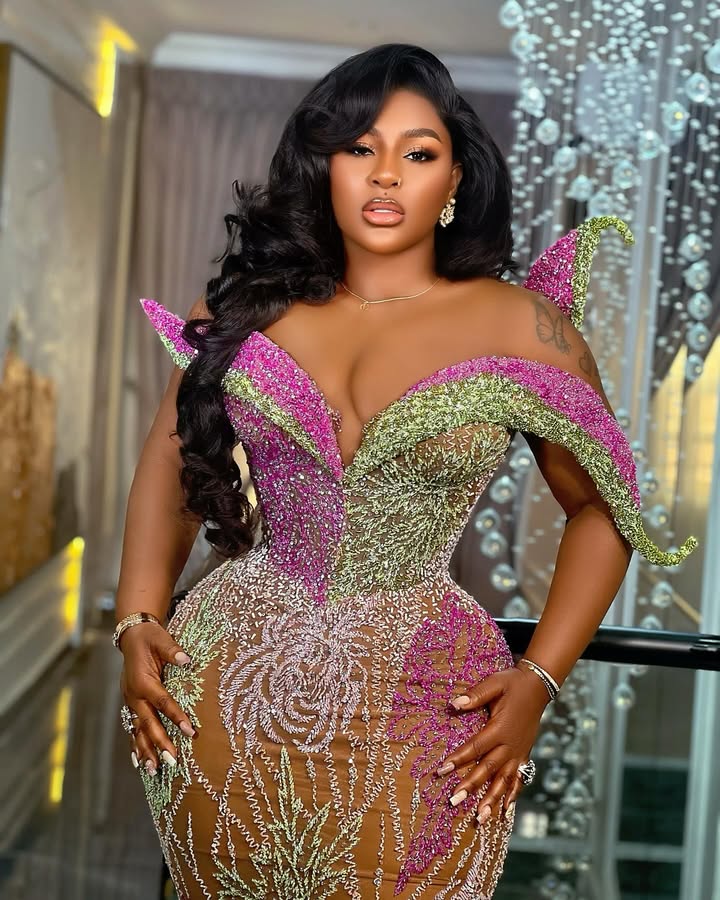 The Odds are forever in my favour 😍⭐️ 🙏
CHINEMELUM ETIKO 📌
What’s your favorite 🤩🤪
Designer @jafclothings
Makeup @maryjayblaq
Hairstylist @fhavy_hairstudio
Reels @reelswithcytia_
Fabric @exclatfabricsng
💅 @naturalsbysandrasplace
Snatched by @mapiatea