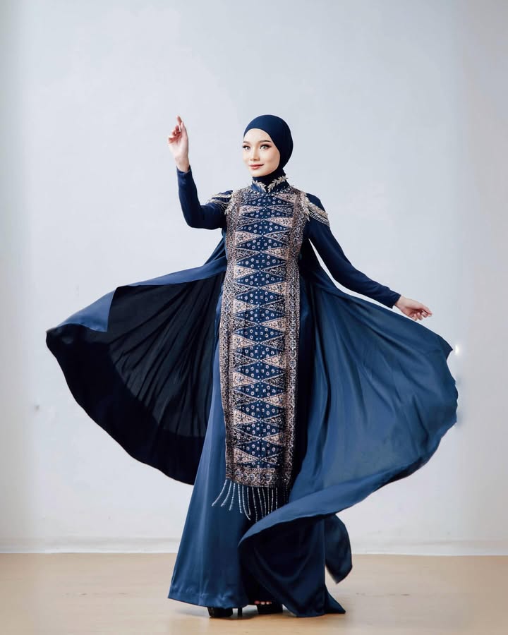 Grateful beyond words for being awarded "Best Motion Challenge" during the Preliminary Night of @puteriindonesiajatim Pre-Quarantine.
It was a challenging yet fulfilling experience, and I couldn’t have done it without the support of those around me! 🤍
MUA Preliminary : @makeup_byopie
MUA Photoshoot : @nazrenchenmua
Wardrobe : @yusithemantra
Photographer & Studio : @fixa_project