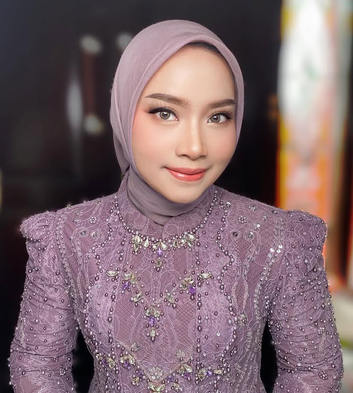 Engagement 💖 @amaladws
.
Complexion : @chanel.beauty @muaq.id @ltpro_official
Eyebrow : @ran_cosmetic_indonesia
.
Makeup @nazrenchenmua
#MUAmalang #nazrenchenmua #makeupartistmalang #graduationmakeupmalang #makeupwisudamalang #muamalangrecommended #makeuplamaranmalang #periasmalang #partymakeupmalang #makeupmalangmurah #preweddingmakeupmalang #weddingmakeupmalang #hairdomalang #muamalang #makeupsurabaya #makeupbanyuwangi #weddingmalang #makeuppengantin #makeuppengantinmalang #makeupflawlessmalang #makeupmalang
