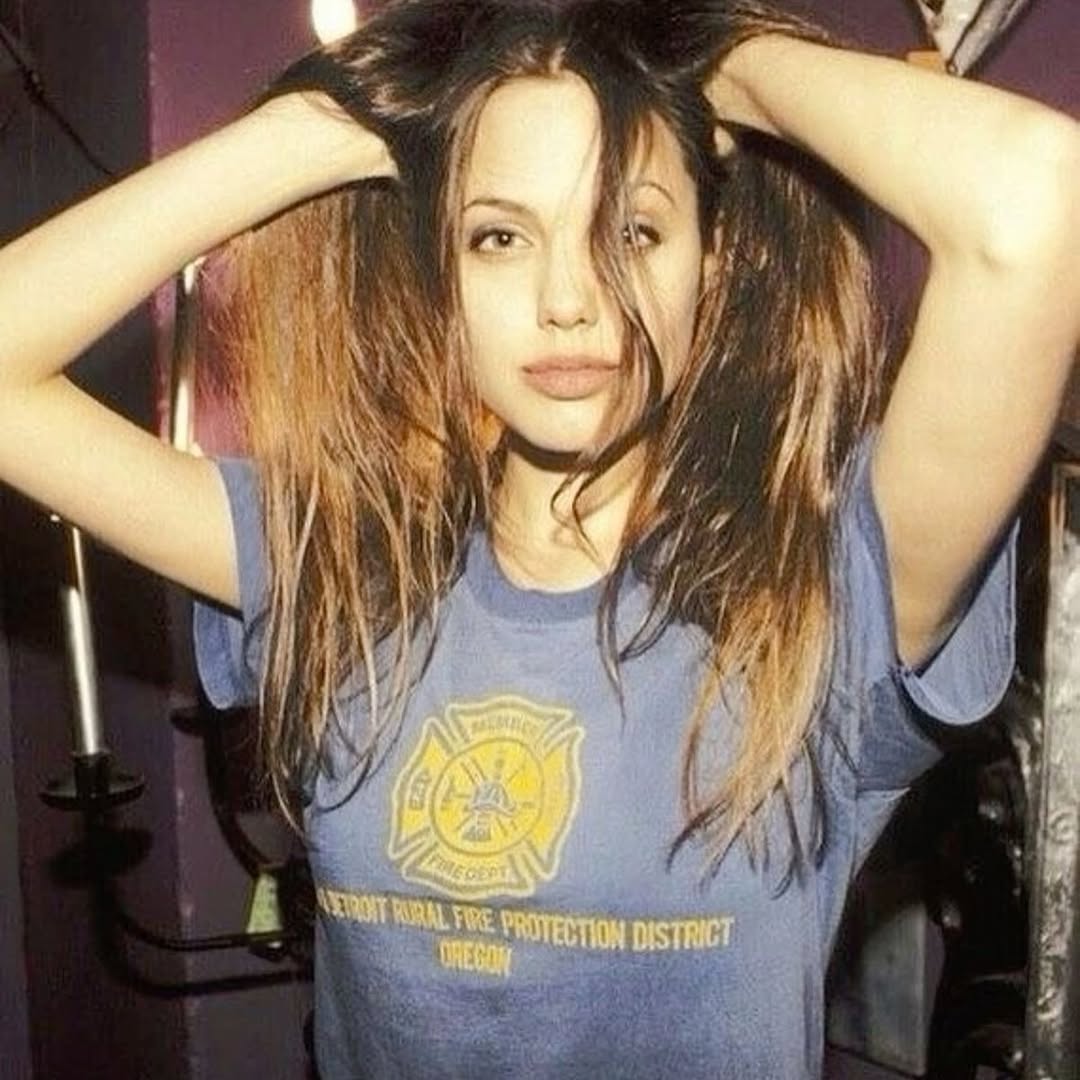 Angelina Jolie 😍🔥
Let’s support my page🥺🙏🏻❤️
Follow👉 @angelina.jolie.fan.page.__
.
#angelinajolie #angelinalove #angelinajoliefans #angelinajolievideo #angelinajoliequeen #angelinajoliesexy #angelinajoliephoto #angelinajoliehot #angelinajolielips #angelinajolieeyes #angelinajolieofficial #angelinajoliefanpage #angelinajoliestyle #angelinajoliefan #angelinajolieteam #angelinajolieyoung #angelinajoliemovies #angelinajolietattoo #angelinajoliebradpitt #braddpitt #angelinapitt #angelinapittjolie #angelinajolieedits #angelinajolieph #angelinajoliequotes #angelinajolieaddictz #angelinajoliemakeup #angelinajoliehotandsexy #angelinacruz #angelinajolie90s